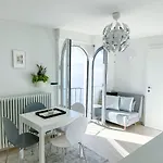 With 360° View Overlooking Geneva And Alps 4*